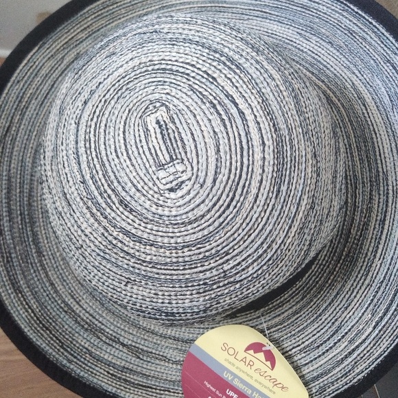 Hat - Picture 2 of 3